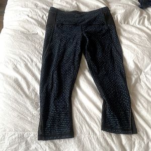 Lululemon Size 6 wunder train capri leggings